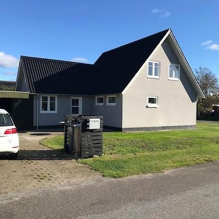 Hyggeligt Byhus Taet Ved Skov Og Togstation Aalbaek Bagian luar foto