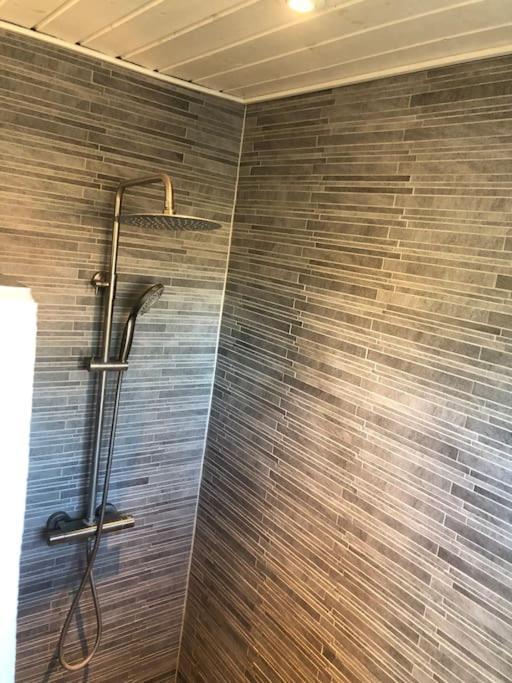 Hyggeligt Byhus Taet Ved Skov Og Togstation Aalbaek Bagian luar foto