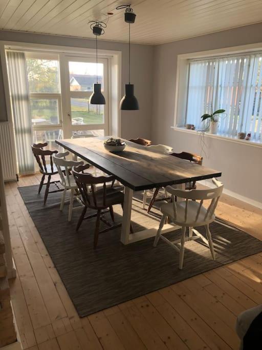 Hyggeligt Byhus Taet Ved Skov Og Togstation Aalbaek Bagian luar foto