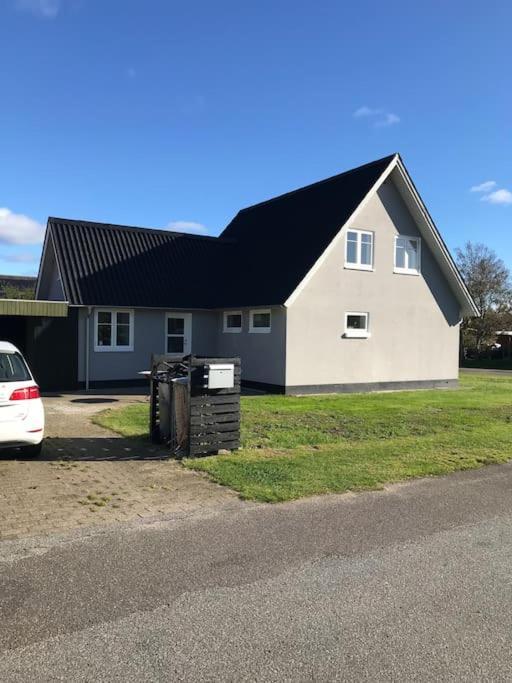 Hyggeligt Byhus Taet Ved Skov Og Togstation Aalbaek Bagian luar foto